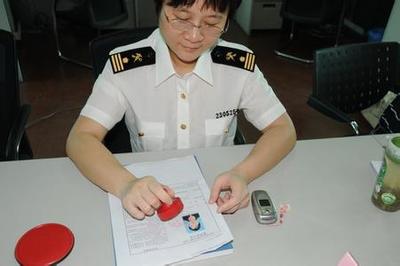 1545877995190184.jpg 什么是報(bào)關(guān)員